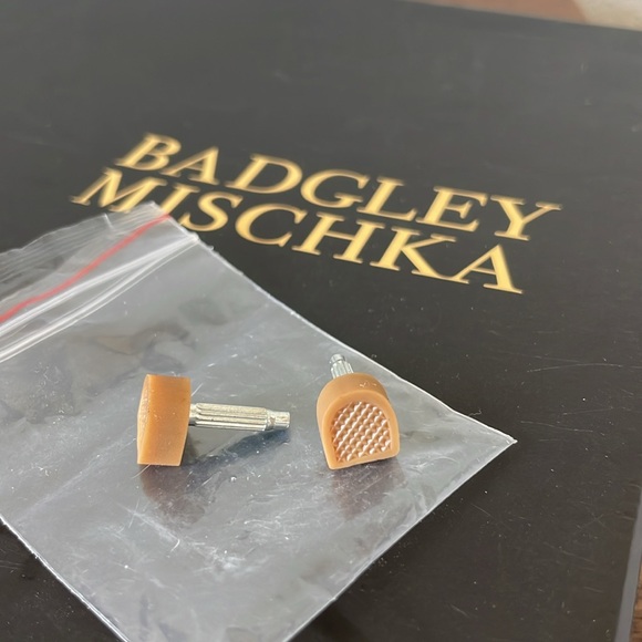 Badgley Mischka Simba II Platinum - Picture 10 of 10